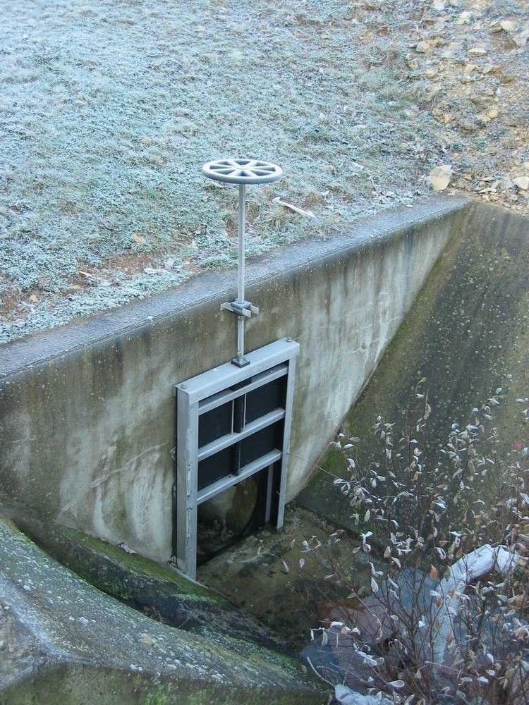 Vanne motorisable avec mécanisme à vis non montante