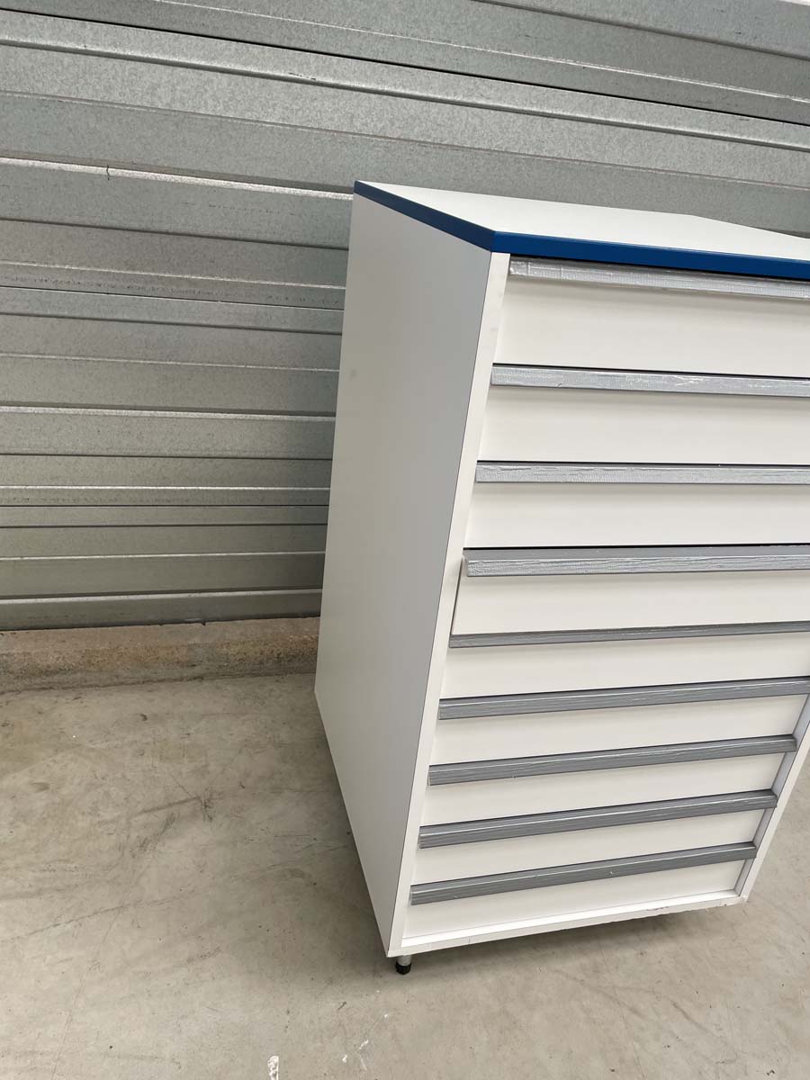 Meuble d'occasion de laboratoire avec tiroirs - 9 tiroirs sur pieds métal - ATEX - P21091156_4