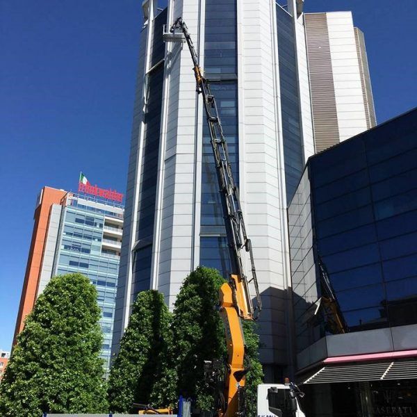 Grue auxiliaire Effer 1155 - pression 355 bar - portée jusqu'à 35 mètres_4