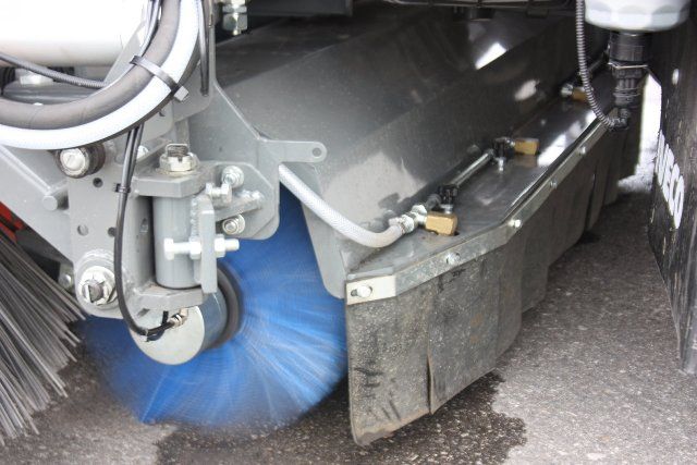 7500 - Balayeuse de voirie aspiratrice Dulevo - 6 m³ - Haut rendement et faible émission_4