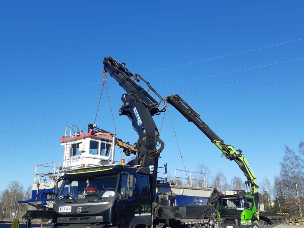 Grue auxiliaire Effer 1255 - Pression 355 bar - Portée jusqu'à 35 mètres_4