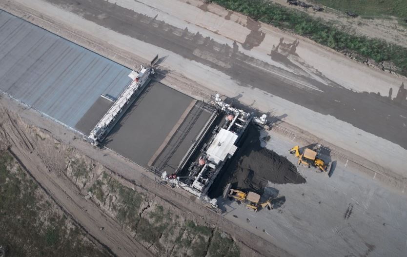 SP 1600 - Machines à coffrage glissant Wirtgen - 313 kW / 426 ch - Largeur jusqu'à 16 m - Pose monocouche et bicouche_4