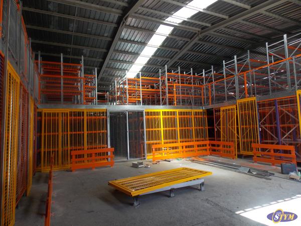 Rayonnage mi-lourd sur mezzanine - 2 niveaux - structure modulable et pratique_4