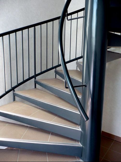 Escalier hélicoïdal eh.09 - rem53 - diamètre 2300 mm - normes ERP - bureau_4