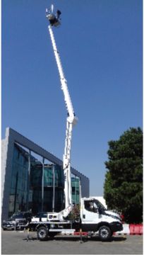 Nacelle Snake 2010 h plus avec commandes hydrauliques et stabilisateurs