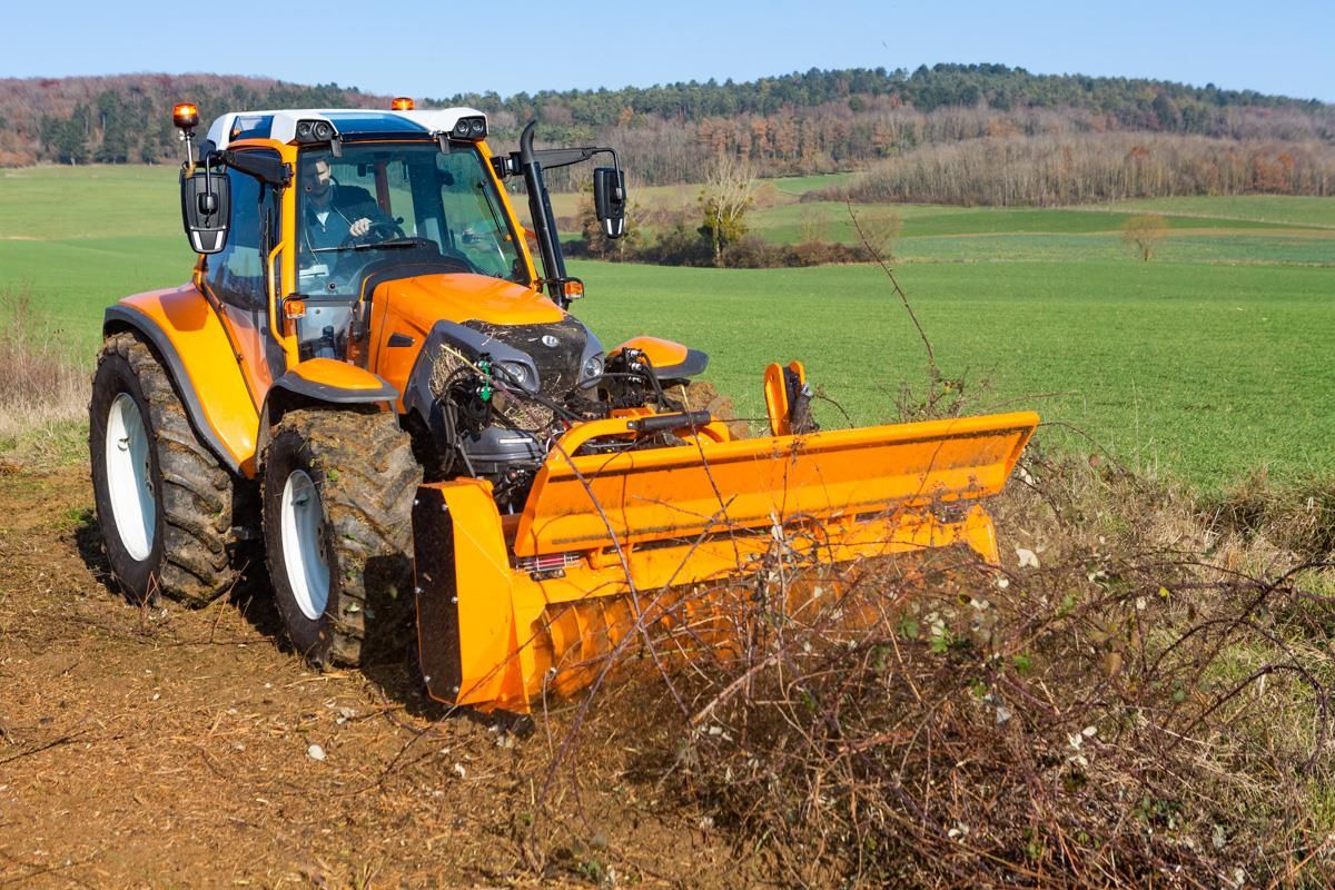 Outil de broyage avec déport latéral hydraulique de 500 mm