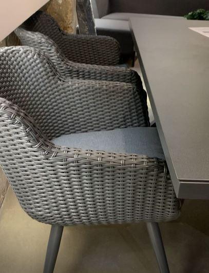 Chaise-fauteuil Amadora en résine tressée - pieds en aluminium - couleur anthracite_4