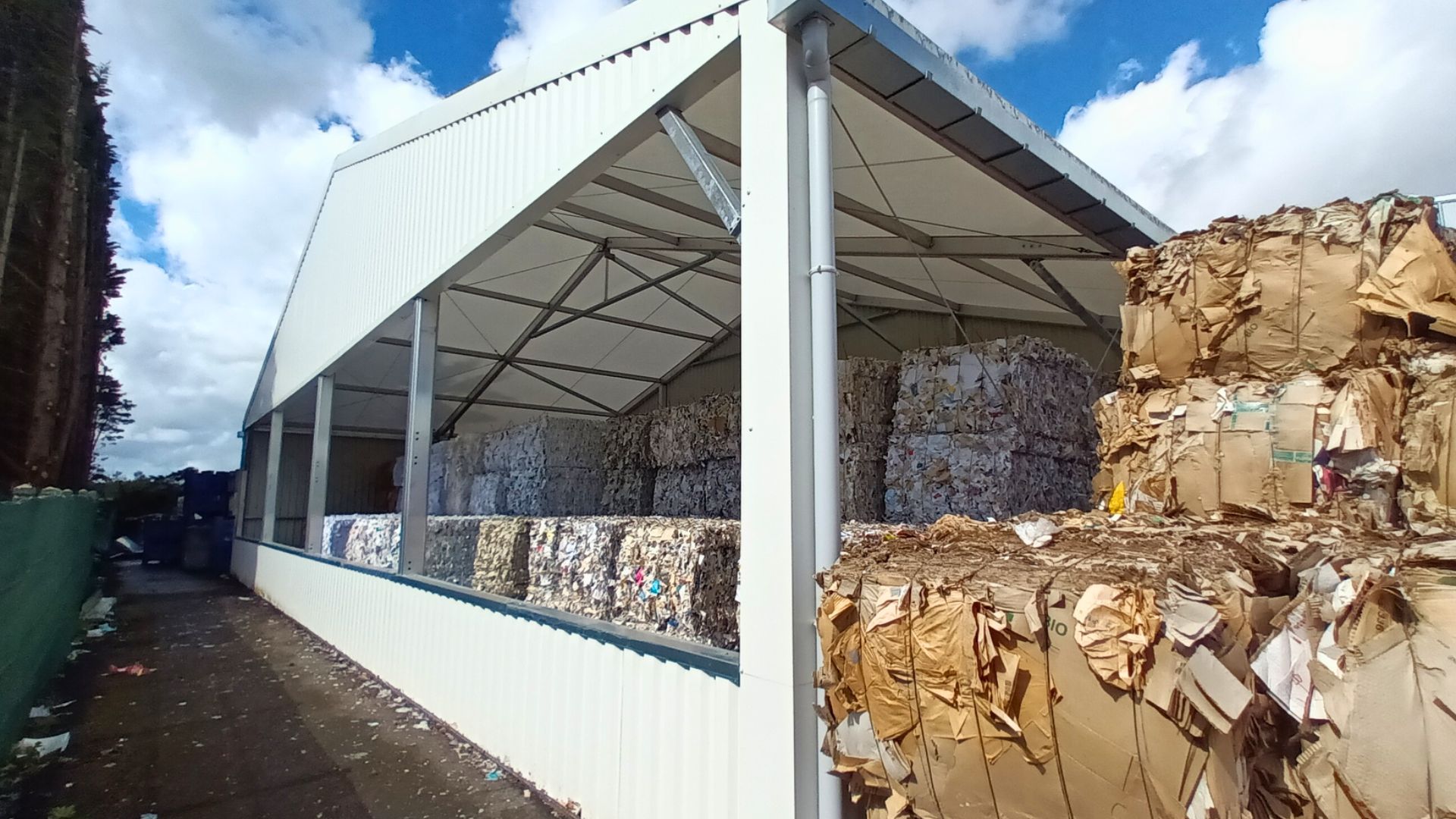 Bâtiment ou auvent pour le stockage en vrac de matière première ou matériaux en grand volume - Neivalu_4