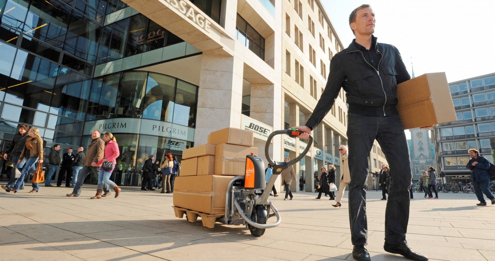 Transpalette à conducteur accompagnant avec écran multifonction