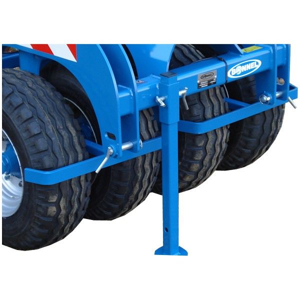 Tasse-avant agricole compact et robuste