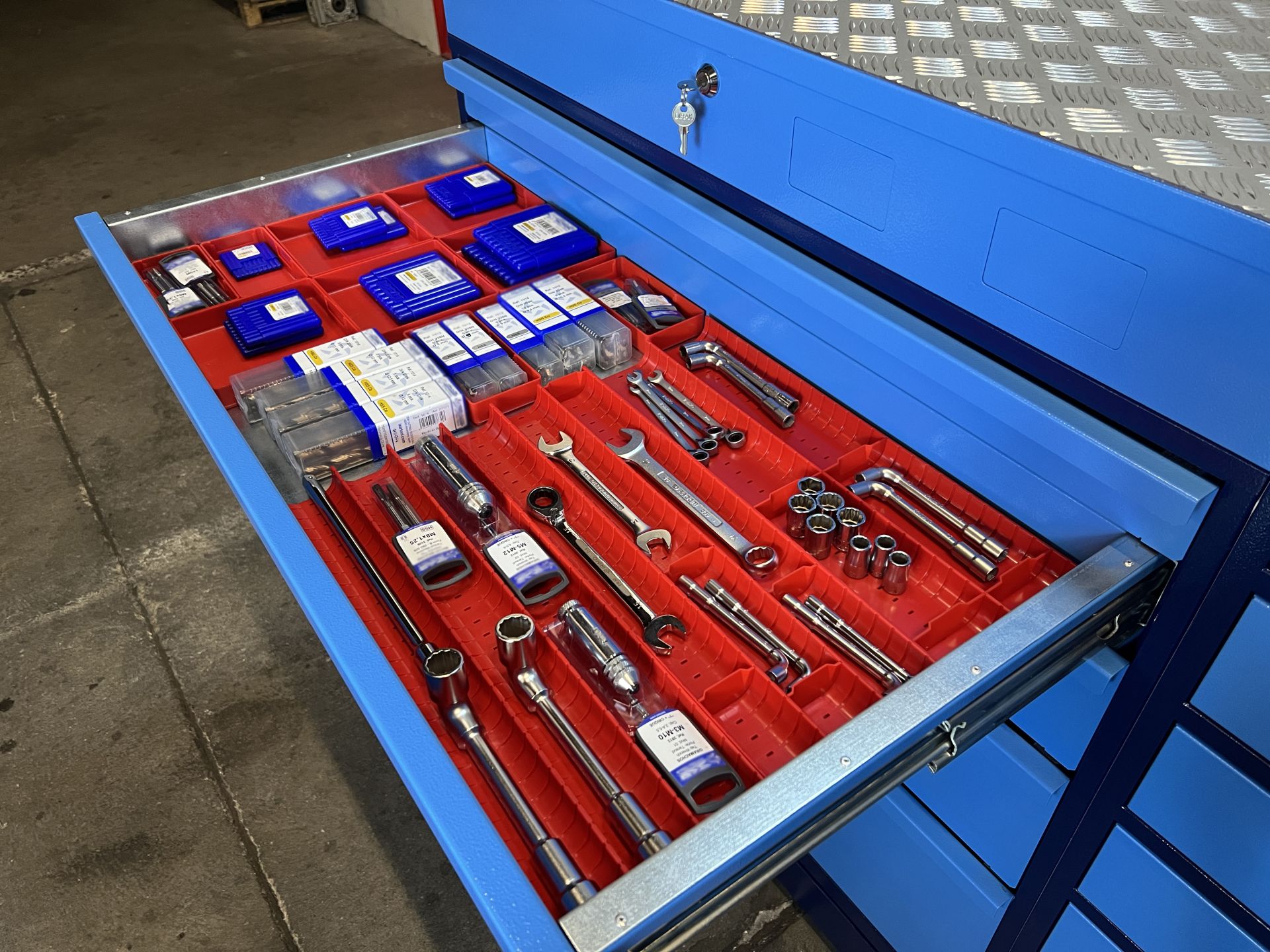 Servante connectée - DrawerBox d'ELECTROCLASS avec gestion sécurisée et 11 tiroirs modulables_4