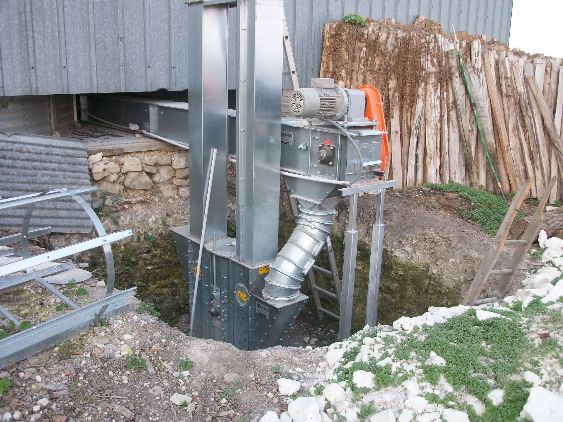Elévateur à godets pour le transport vertical de céréales blé maïs et produits vrac - BORGHI_4