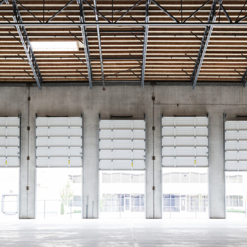 Portail sectionnel vertical GVL - approprié pour entrepôts logistiques avec hauteurs structurelles très élevées_4