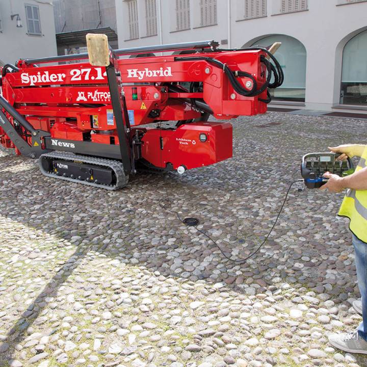 Nacelle araignée sur chenille compacte Spider 27.14 - capacité 230kg - hauteur de travail 27.10m - portée latérale 15.11m_4