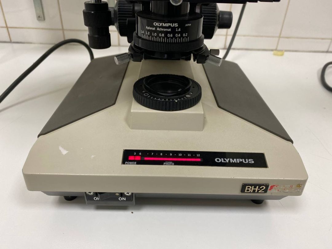 Microscope de laboratoire d'occasion BH-2 Olympus - Référence P2212-1958, avec 4 lentilles incluses_4