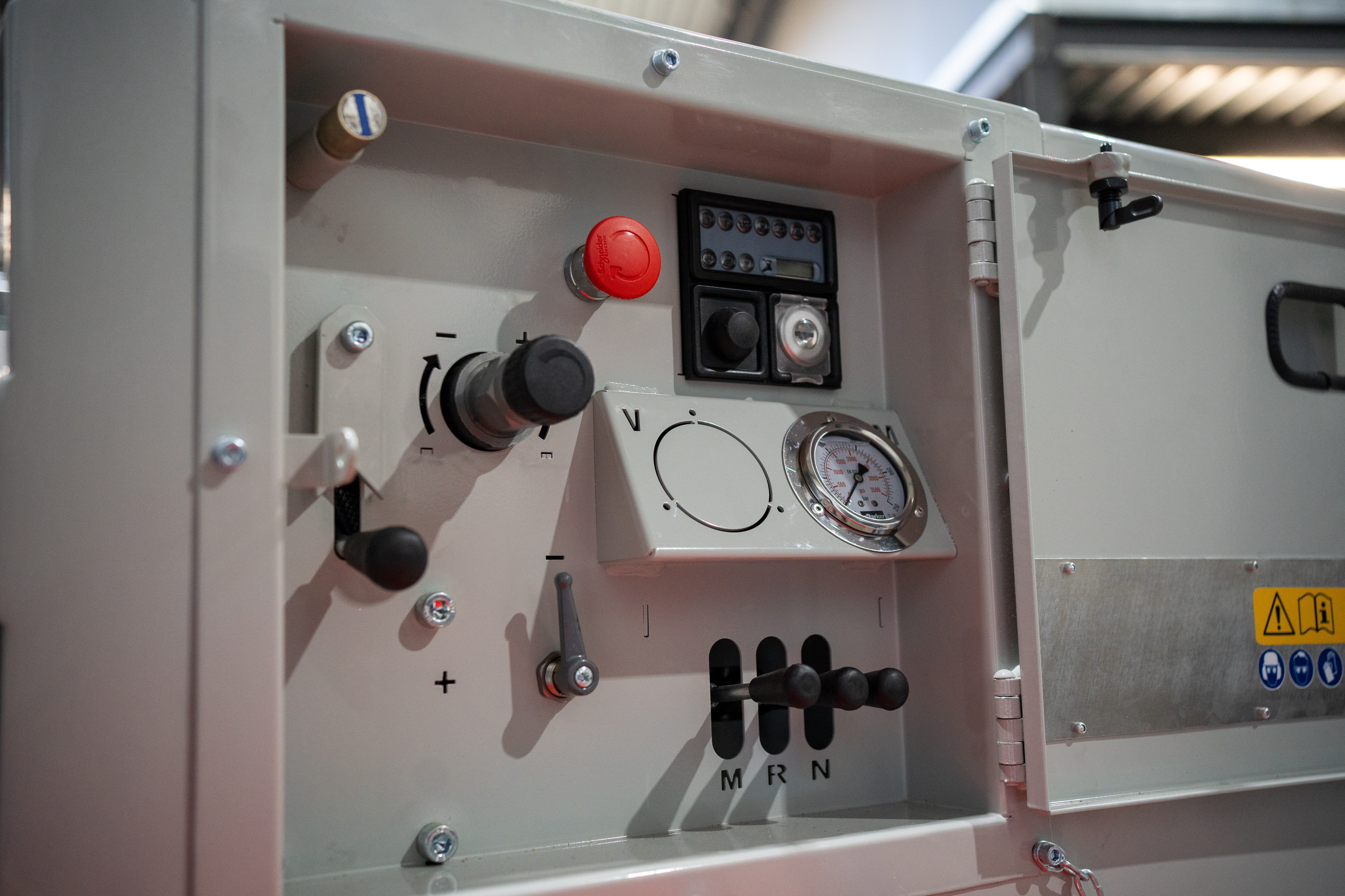 Machine à projeter sans électronique, simple, puissante - 25.5ch - Débit théorique 60 L/min - CE-200-CV_4