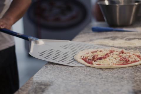 Pelle à pizza rectangulaire perforée aluminium 36x36 - Manche 150 cm - Ligne Azzurra | GI.METAL_4