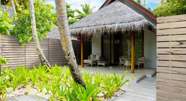 Clôture PVC quasi-occultante haut de gamme - Chloris Pleine - Gamme Prestige - Sur-mesure avec lames robustes en PVC et finitions modernes_4