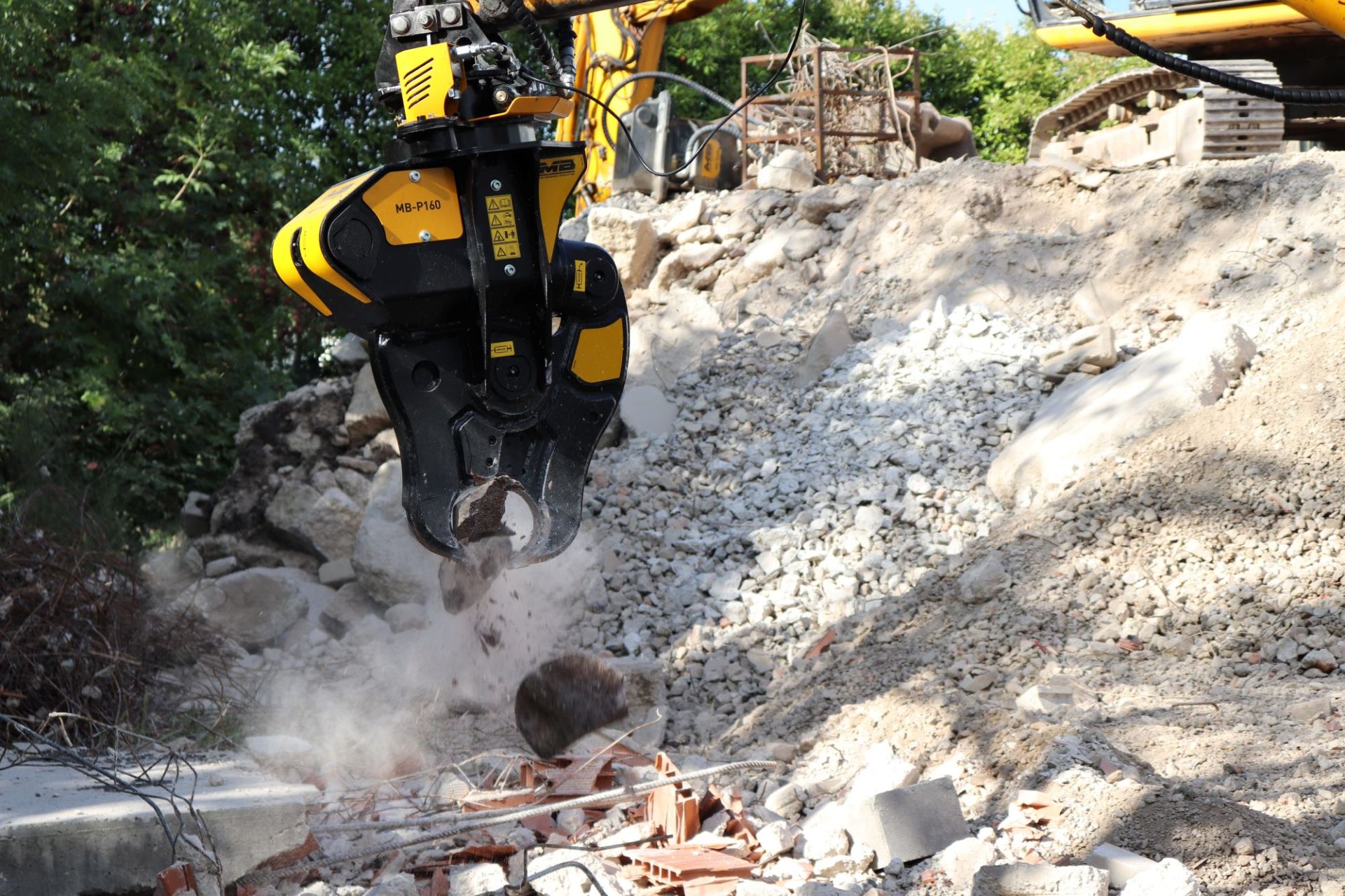 Pince croc béton MB-P160 - pour pelles 1,5-3T et tractopelles 4-6T - rotation 360°_4