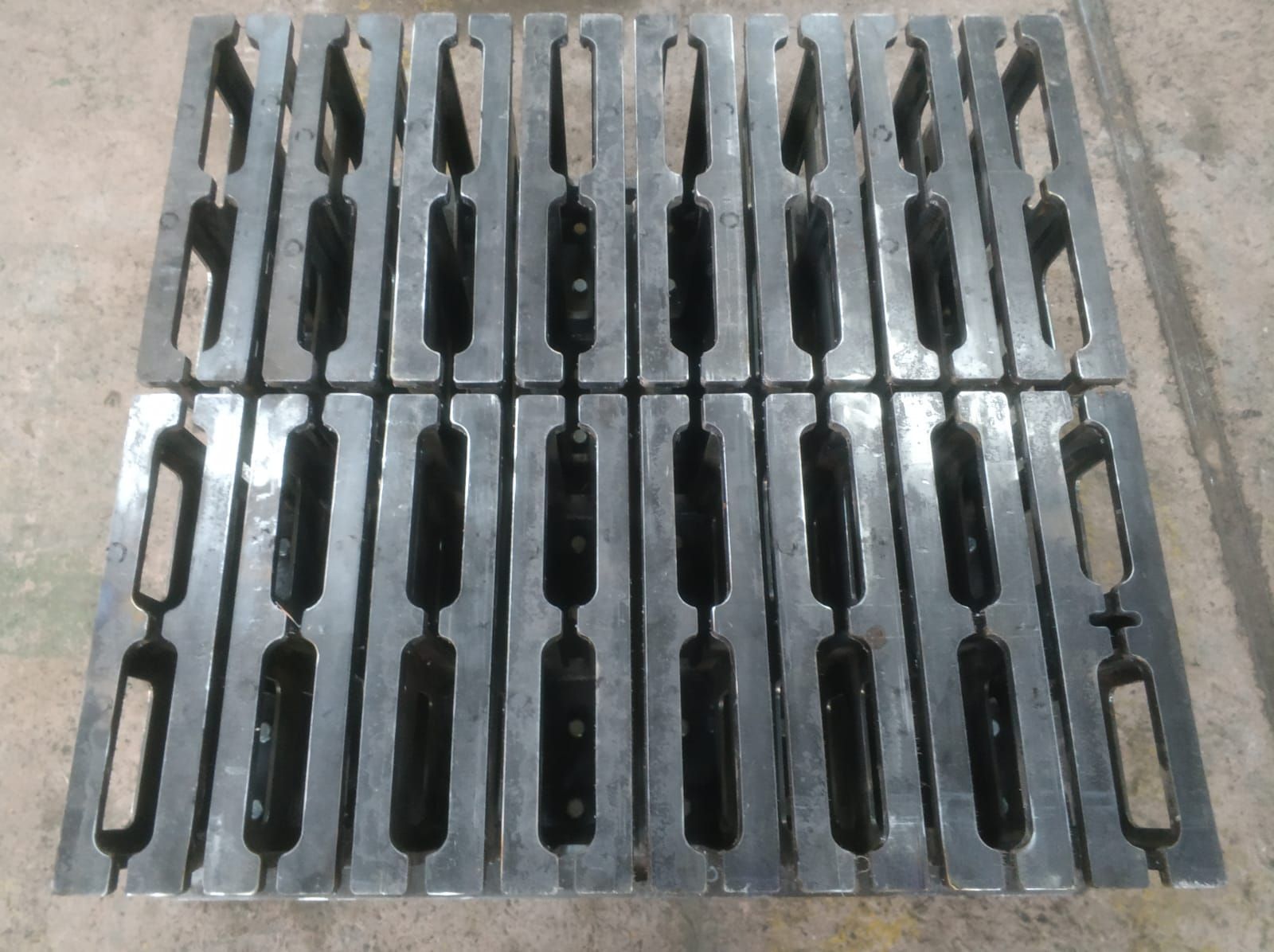 Moule en acier Beyazli Group pour parpaings, pavés, bordures et hourdis - Haute qualité et fabrication sur mesure_4