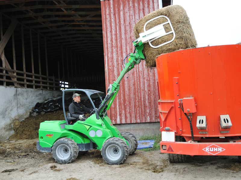 Accessoire pour manutention de balles enrubannées sans les abîmer