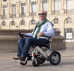 Fauteuil roulant électrique transportable avec dossier semi-inclinable, idéal en terrains accidentés - CITY_4