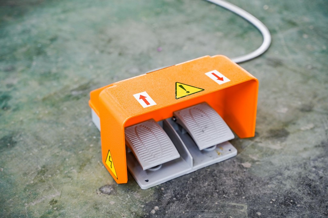 Plieuse électrique à commande numérique ARROW - PE 400x6T - Compacte et précise pour pliage de petites pièces_4