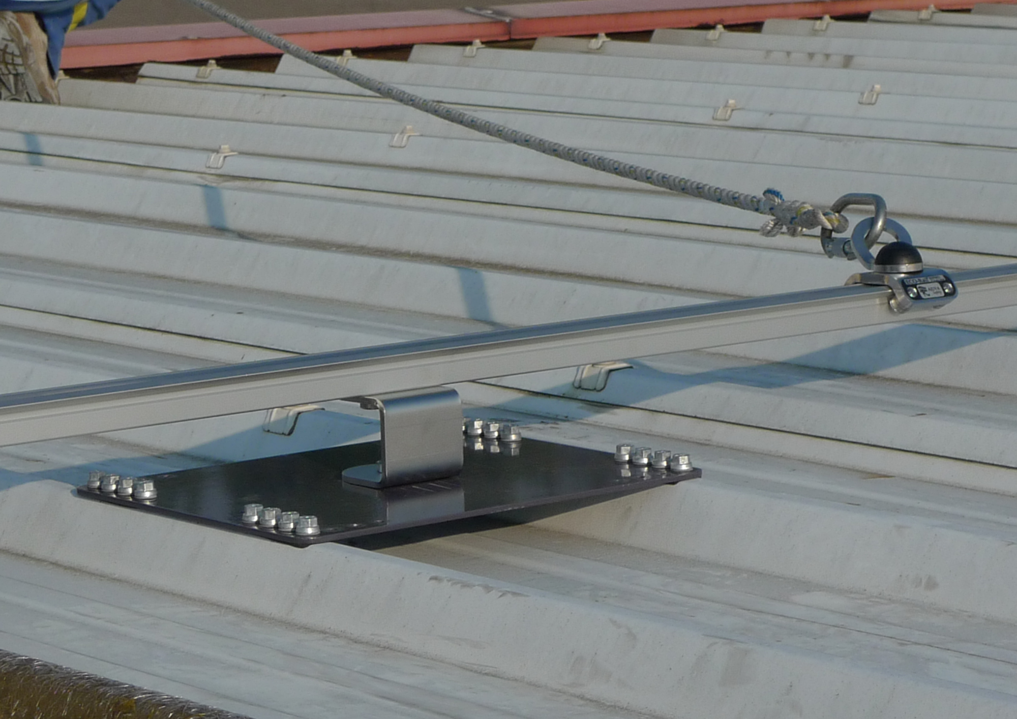 Rail de sécurité - Protection contre les chutes de hauteur - Aluminium anodisé avec chariot inox EN795 classe D_4