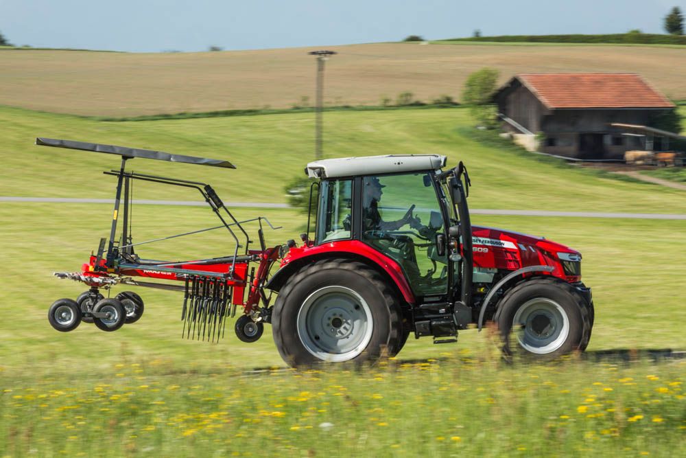 Andaineur Fella avec capacité de travail idéale en pente grâce au chariot voie large