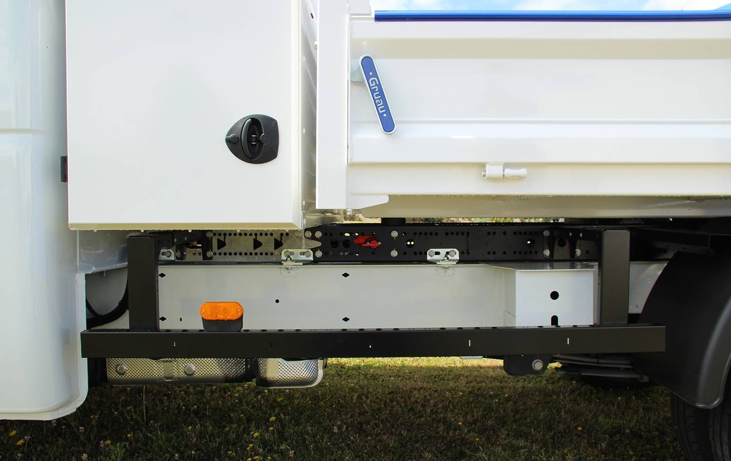 Benne acier avec options personnalisables pour différents métiers