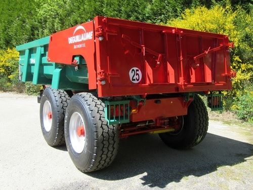 Benne TP avec vérin télescopique sous caisse