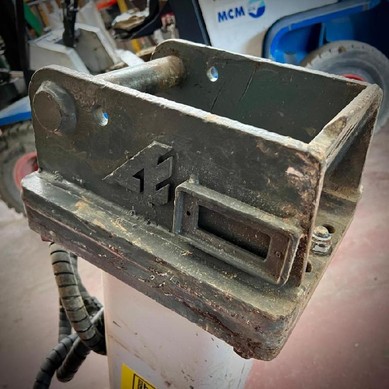 Marteau brise roche hydraulique BRH pour pelle 2 a 4T_4