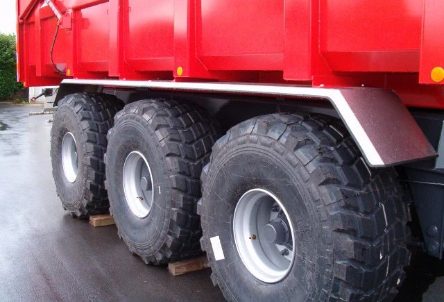 Benne monocoque Gamme TR ? 8 à 24T - Largeur intérieure 2.20m ou 2.30m - Porte arrière 2 vantaux ou monobloc_4