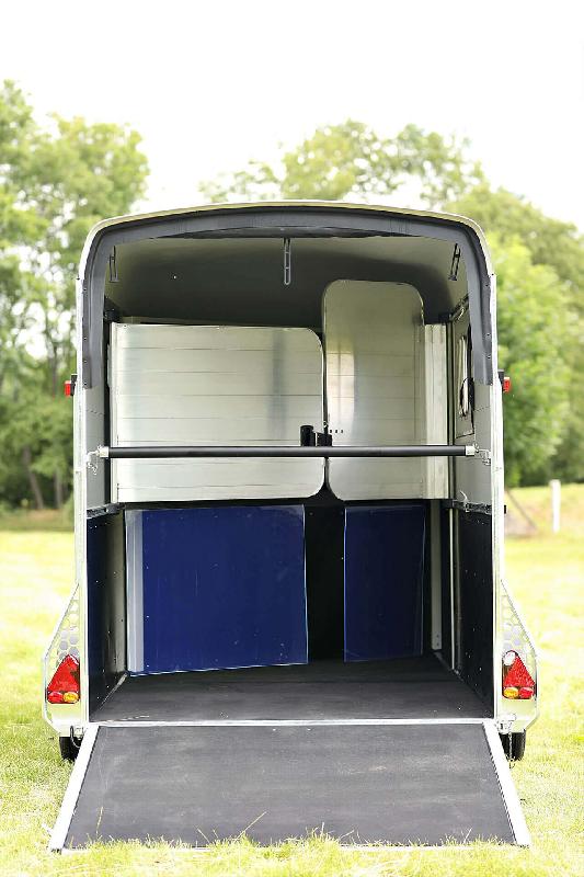 Remorque pour transport d'animaux - 2 places diagonales - cheval liberté maxi 2_4