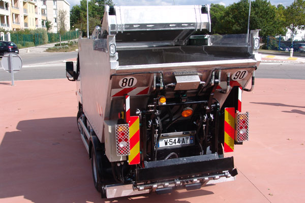 Citadines Compactes - URBANEA - format réduit - idéale pour centres-villes étroits - aluminium - trémie haute ou basse_4