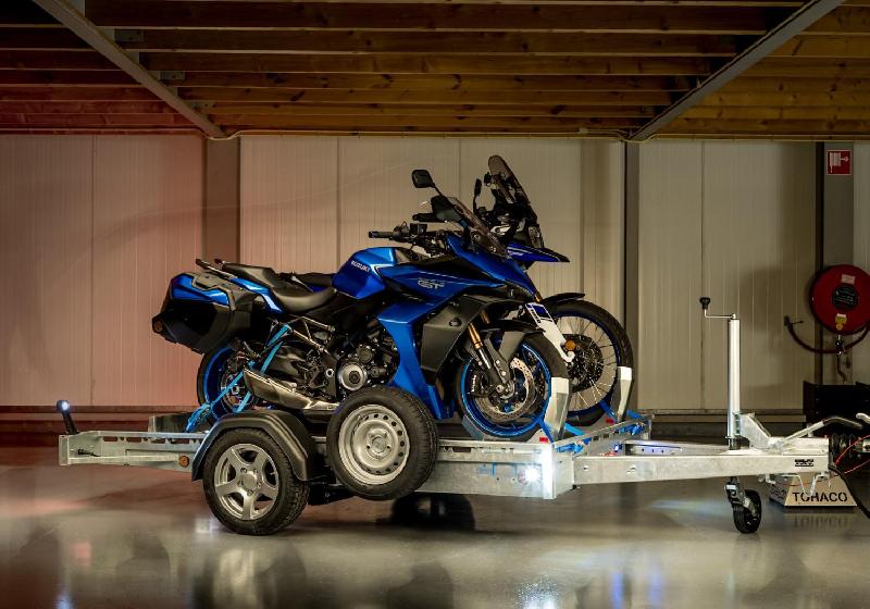 Remorque porte-moto abaissable - TOHACO MO116/2815 ECO - PTAC 1600 kg - 1 essieu freiné - Suspensions pneumatiques - SARIS_WOODY_BT75_4