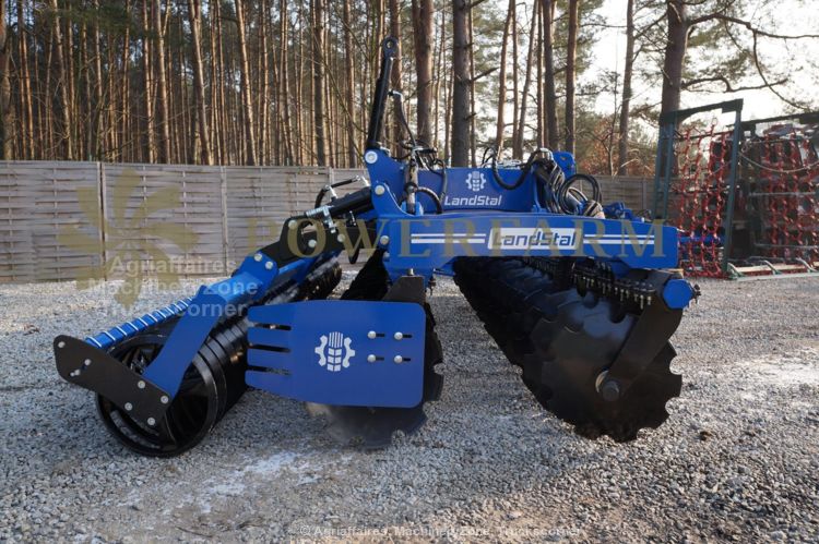 Déchaumeur à disques porté avec éclairage LED - Landstal BTH 500 - 5m, 40 disques, repliage hydraulique_4