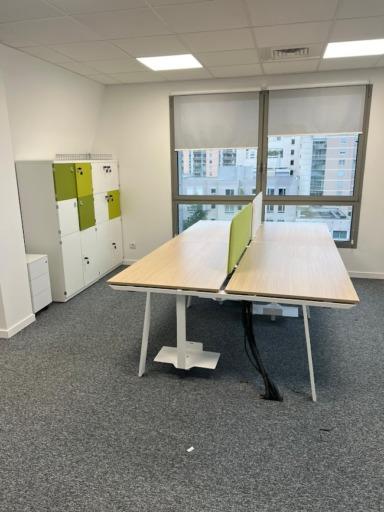 Bureau Bench d'occasion - 2, 4 ou 6 positions - Bois et piètements blancs - Dimensions 140 cm x 80 cm_4