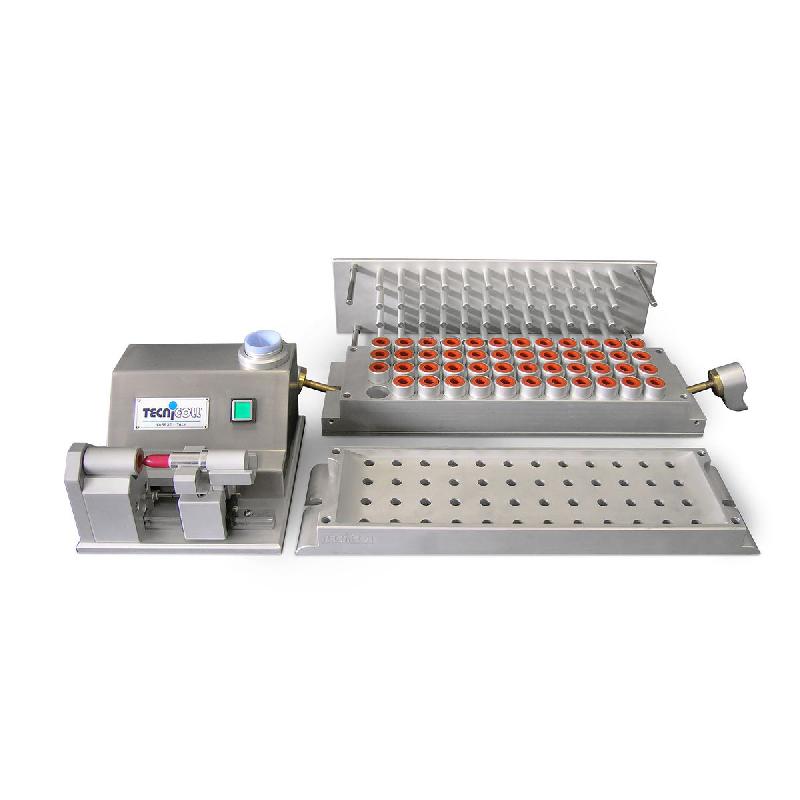 Machine polyvalente pour fabrication de produits via coulage à chaud