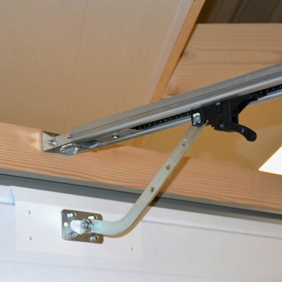 Porte de garage sectionnelle Isola - isolée 40mm avec ou sans portillon - motorisée et pré-montée_4