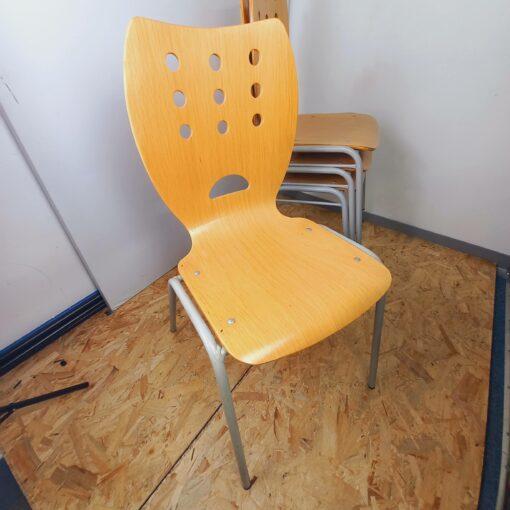 Chaise de collectivité d'occasion - coque hêtre vernis naturel - empilable par 6 - structure tubulaire_4