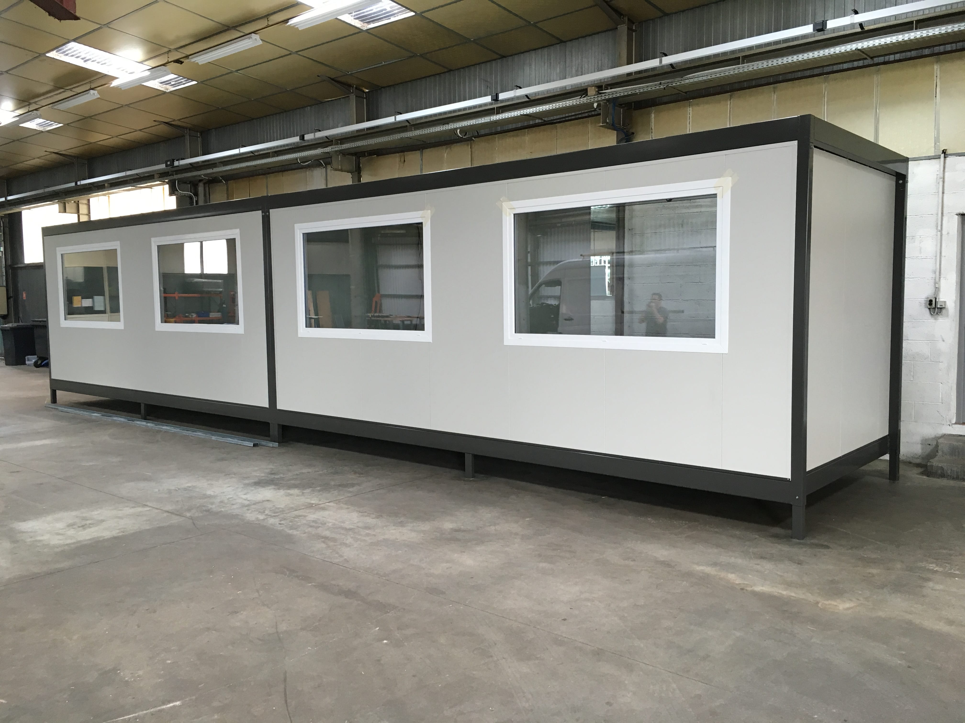 Construction modulaire ARMODULE - Bureaux, salles de réunion, vestiaires transportables et superposables_4