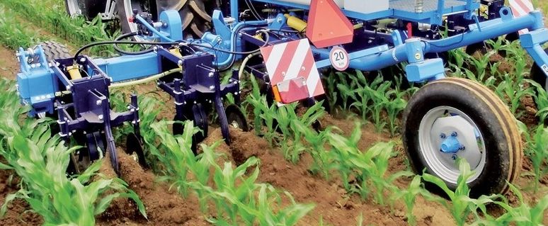 Kultis bineuse agricole avec amendement - Farmet a.S - profondeur de travail 2-10 cm, semi-portée, réservoir engrais liquide_4