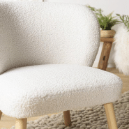 Fauteuil design Gothy blanc en tissu bouclette - pieds bois finition vernis nitrocellulosique_4