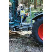 Béquilles télescopiques robustes et protégées sur la remorque forestière S-line