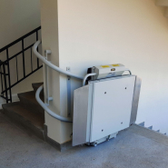 Plateforme élévatrice oblique pour personne élévatrice sur escalier courbe - LEHNER Stratos_4