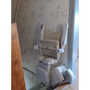 Installation rapide de monte-escalier Handicare 1100