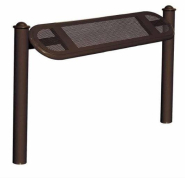 Assis-debout Agora - structure en tube acier, assise perforée, fabrication française_4