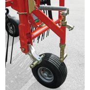 Machine polyvalente pour andainage en zone montagneuse ou plane
