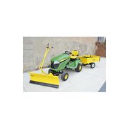 Lame de déneigement adaptée aux tondeuses universelles